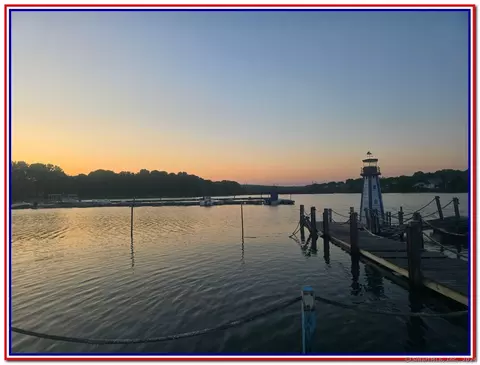 981 Groton Long Point Rd, Groton, CT 06340