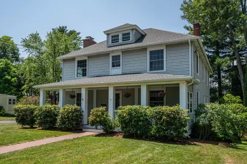 51 Quaker Ln N, West Hartford, CT 06119
