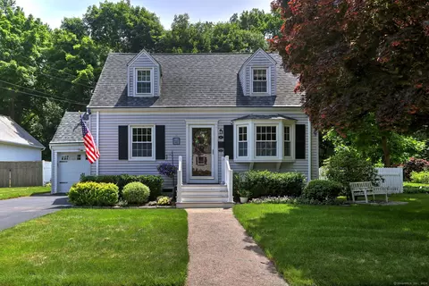 85 Dessa Dr, Hamden, CT 06517