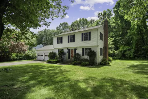 136 Deckert Dr, Southington, CT 06479