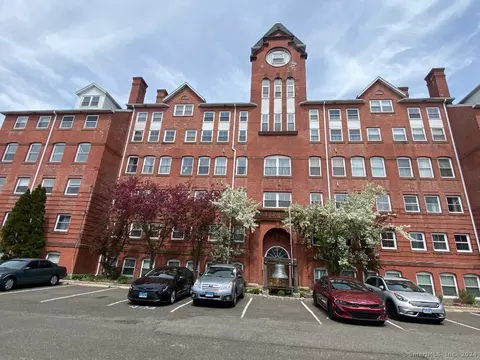 75 Wheeler Ave #204, Bridgeport, CT 06606