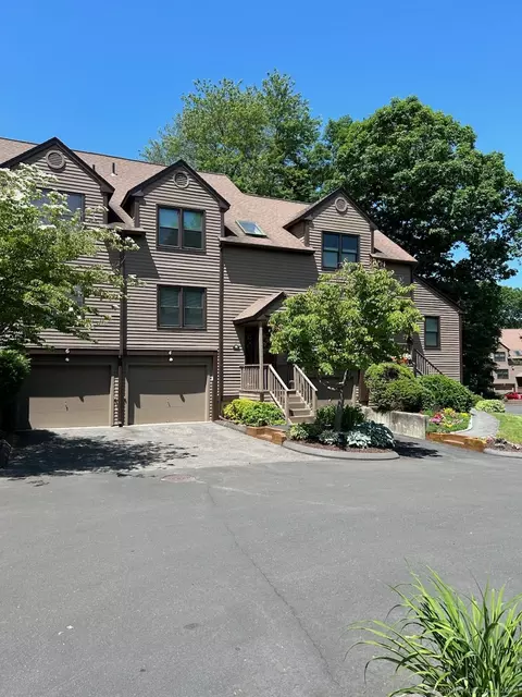 4 Deepwood Cir, Monroe, CT 06468