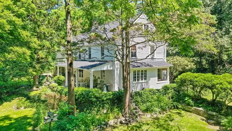 78 Webbs Hill Rd, Stamford, CT 06903