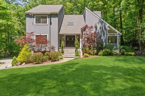 44 Merriland Rd, Stamford, CT 06903