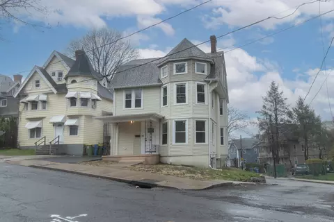 78 Pine St, Waterbury, CT 06710