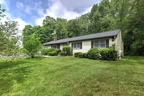 11 Beach Hill Rd, Trumbull, CT 06611