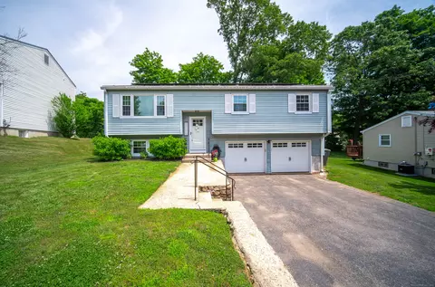 53 W Hill Ter, Naugatuck, CT 06770