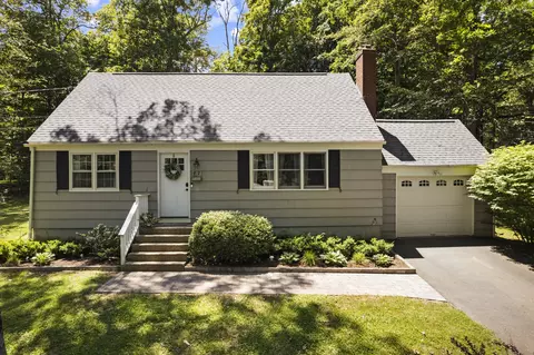 92 Alden Dr, Guilford, CT 06437