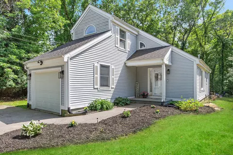 325 Dow Rd, Plainfield, CT 06374
