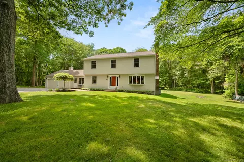 19 Briar Hill Dr, Old Lyme, CT 06371