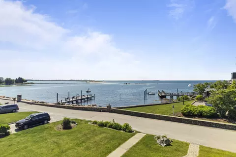 9 E Grand St, Stonington, CT 06378