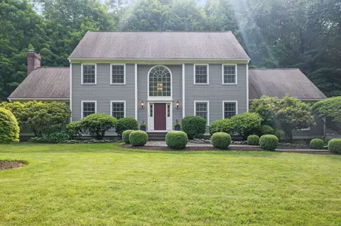 100 Boggs Hill Rd, Newtown, CT 06470
