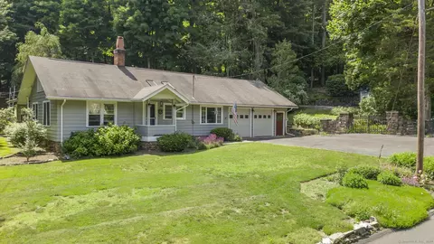 4 Trailsend Dr, Canton, CT 06019