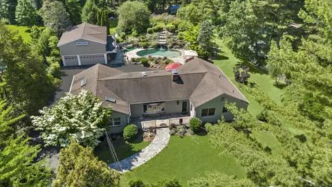 121 Parry Rd, Stamford, CT 06907