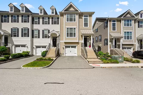 11 Moorland Dr #11, Danbury, CT 06810