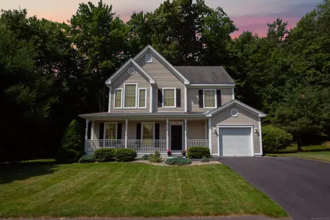 41 Village Ln, Canton, CT 06019