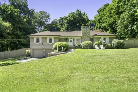 6 Blackberry Ln, Norwalk, CT 06850