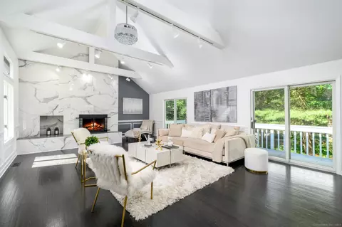 99 Frost Pond Rd, Stamford, CT 06903