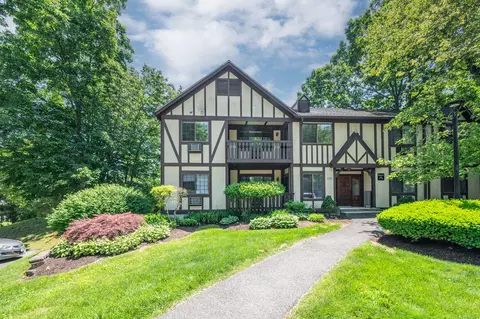 14 Canterbury Ct #14, Brookfield, CT 06804