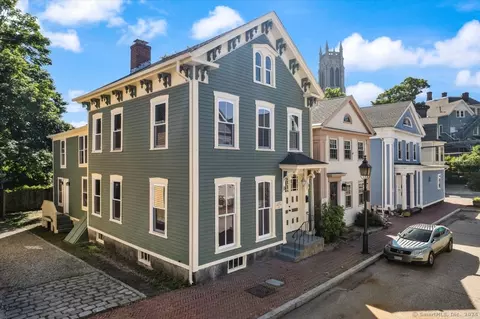 32 Starr St, New London, CT 06320