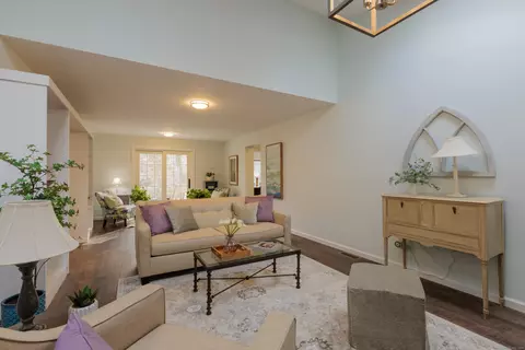 16 Harkness Dr, Madison, CT 06443