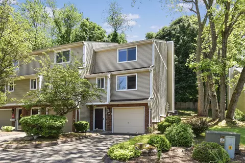 17 Abbey Ln #17, Meriden, CT 06450