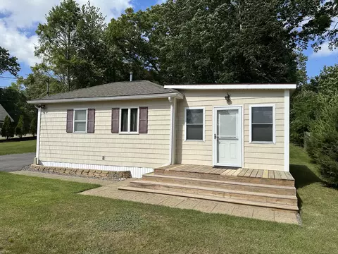 112 Latham Dr, Griswold, CT 06351