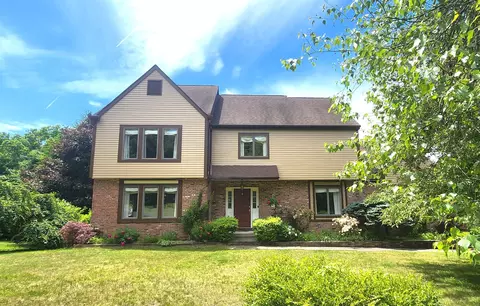 2 Phoebee Ln, Brookfield, CT 06804