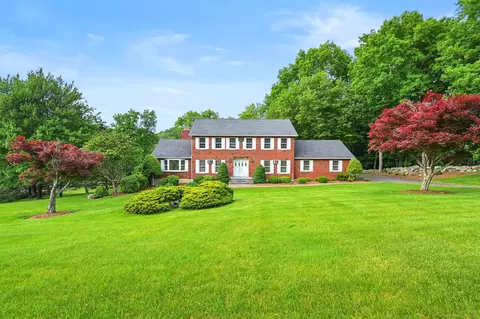 9 Carriage Ln, New Fairfield, CT 06812