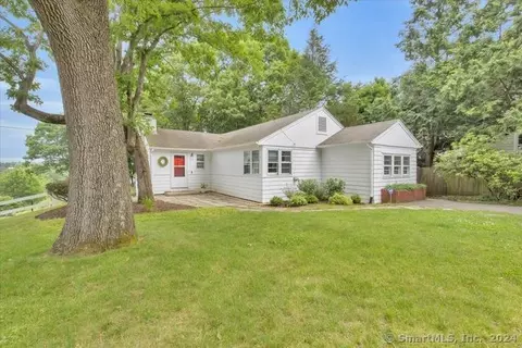261 Blake Rd, Hamden, CT 06517