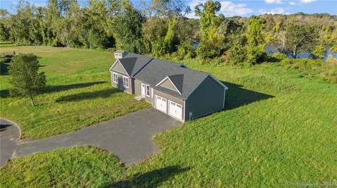 1 1st Settlers Row, Enfield, CT 06082