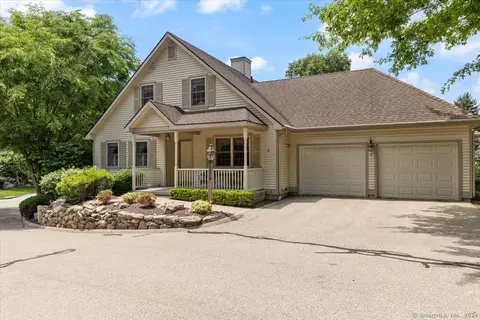 2 Mulberry Ln #2, East Lyme, CT 06357