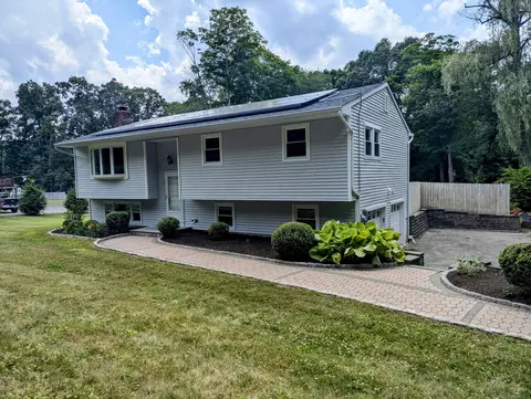 5 Corn Tassle Rd, Danbury, CT 06811