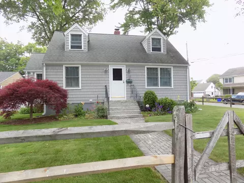 208 Hunyadi Ave, Fairfield, CT 06824