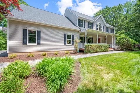 62 Hampton Ct, Southbury, CT 06488