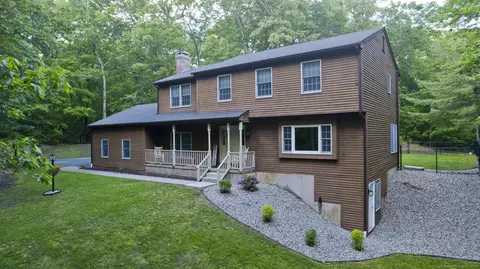 42 Pheasant Run, Granby, CT 06060