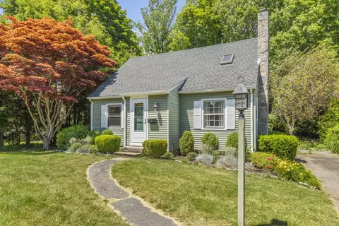 19 Maple Ct, Old Saybrook, CT 06475