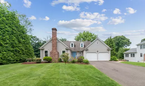 25 Evelyn St, Fairfield, CT 06890