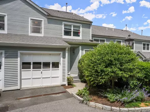 351 Pemberwick Rd #102, Greenwich, CT 06831