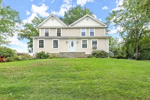 105 Valley View Rd, Milford, CT 06461