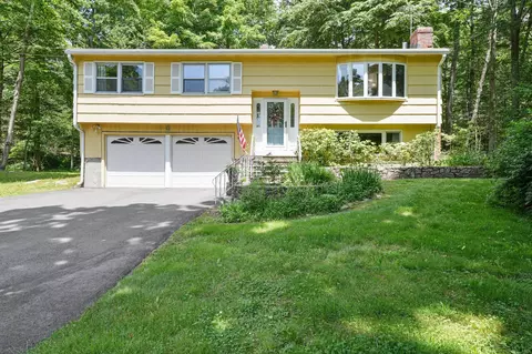63 Laurel Wood Dr, Shelton, CT 06484