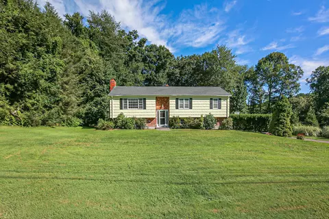 81 Towerview Dr, Trumbull, CT 06611