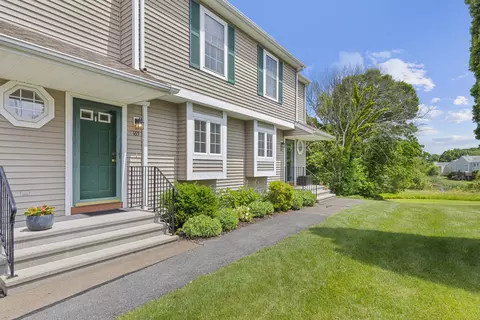165 Summerhill Rd #165, Wallingford, CT 06492