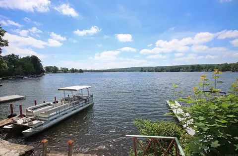 15 Wangonk Trl, East Hampton, CT 06424