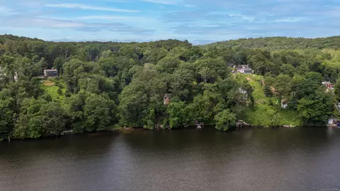 65 Bankside Trl, Sandy Hook, CT 06482