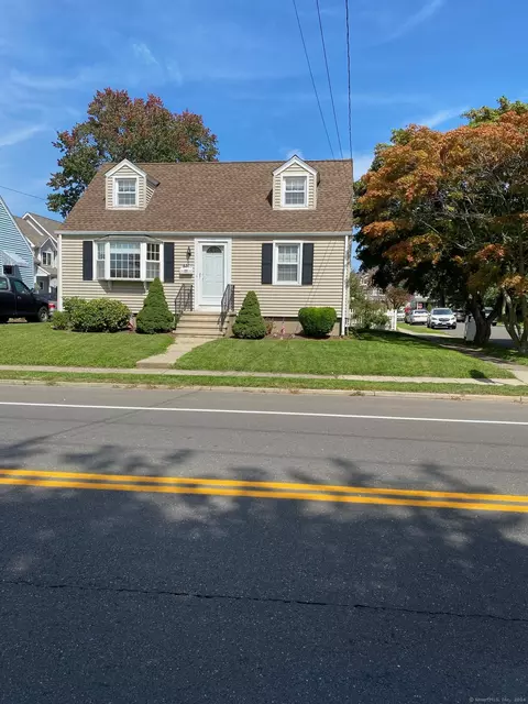 537 Reef Rd, Fairfield, CT 06824