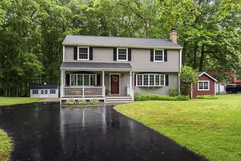 1 Old Oak Ln, East Lyme, CT 06357