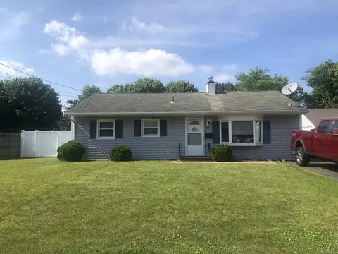 6 Mountain View Dr, Plainville, CT 06062