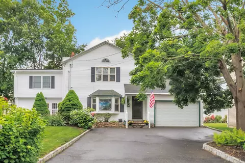 32 Pawtucket Ave, Shelton, CT 06484