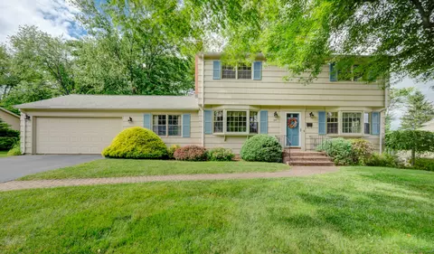 60 Pheasant Run, Newington, CT 06111